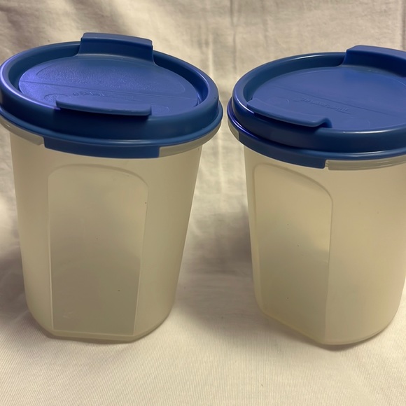 Tupperware Modular System 15 oz round Spice Shaker Containers. Set of 2 - Picture 1 of 4